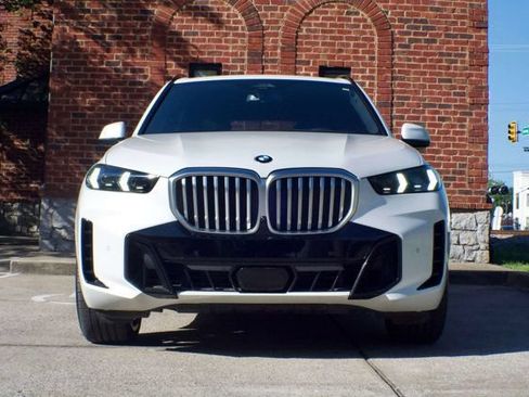 Used 2024 BMW X5 xDrive40i w/ M Sport Package AWD/4WD image 2