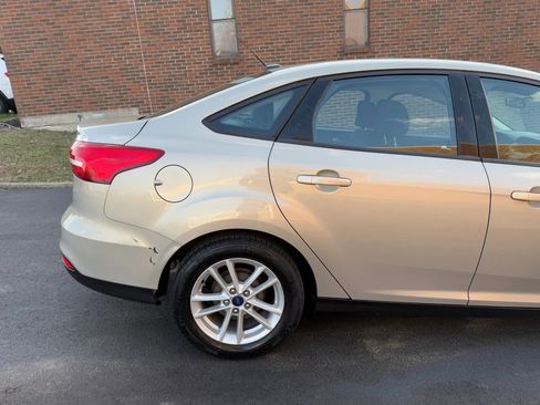 Used 2015 Ford Focus SE image 48