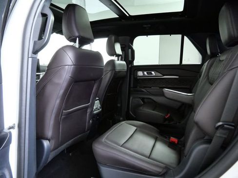 Used 2025 Ford Explorer Platinum w/ Ultimate Package AWD/4WD image 13