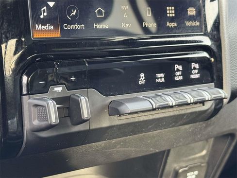 Used 2024 RAM 2500 Big Horn w/ Safety Group image 19