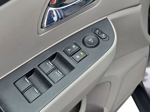 Used 2016 Honda Odyssey SE image 17