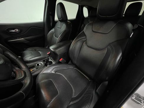 Used 2019 Jeep Cherokee Limited image 13