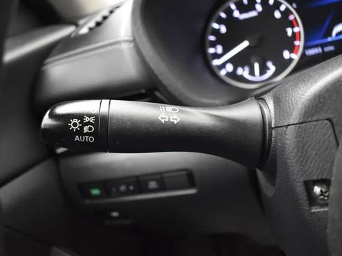 Used 2025 Nissan Sentra SV image 24