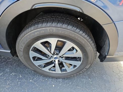 Used 2021 Subaru Outback Premium image 8