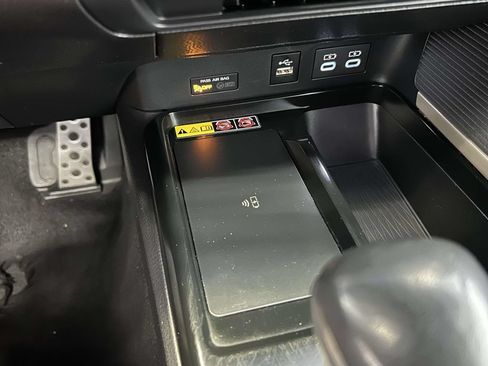 Used 2025 Toyota Camry SE FWD image 23