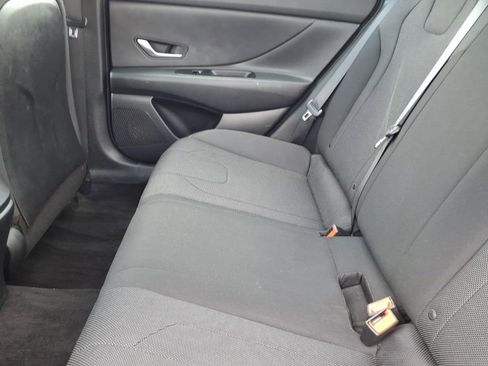 Used 2021 Hyundai Elantra SE FWD image 16