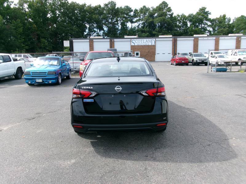 Used 2025 Nissan Versa SV FWD image 7