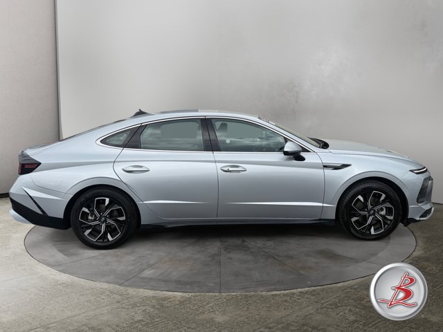 Used 2025 Hyundai Sonata SEL FWD image 8