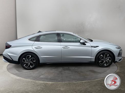 Used 2025 Hyundai Sonata SEL FWD image 8