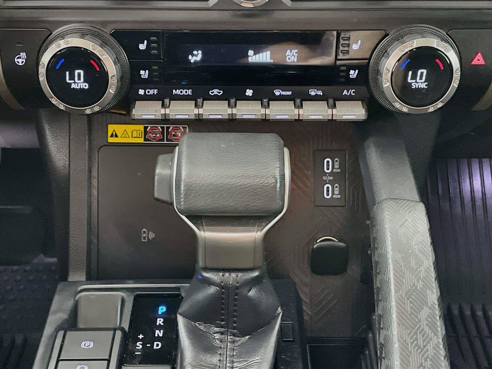 Used 2024 Toyota Tacoma Limited w/ Limited Package (LT) AWD/4WD image 19