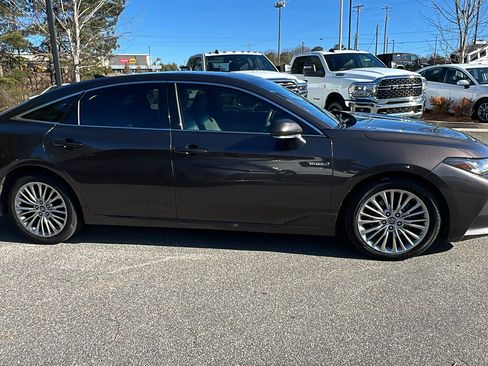 Used 2019 Toyota Avalon XLE image 7