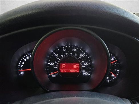 Used 2016 Kia Soul FWD image 12