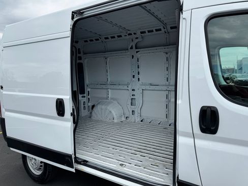 Used 2023 RAM ProMaster 2500 FWD image 14