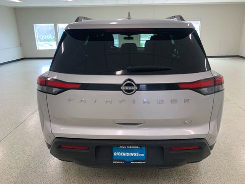 Used 2024 Nissan Pathfinder SV FWD image 7