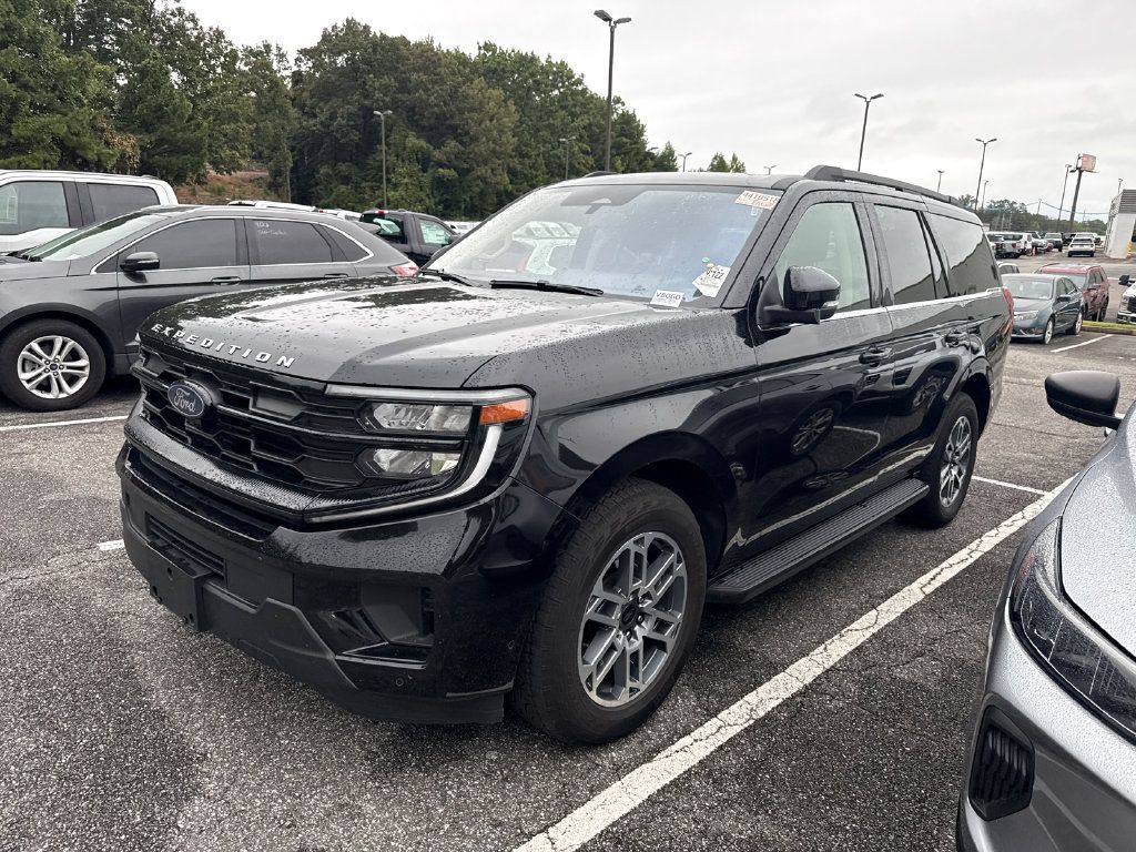 Used 2025 Ford Expedition Active AWD/4WD image 7