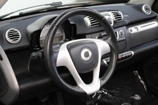 Used 2012 smart fortwo passion RWD image 11