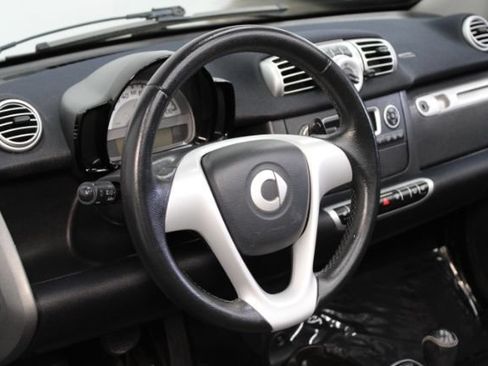 Used 2012 smart fortwo passion RWD image 11