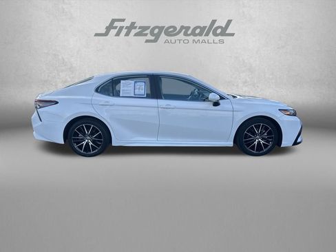 Used 2023 Toyota Camry SE image 8