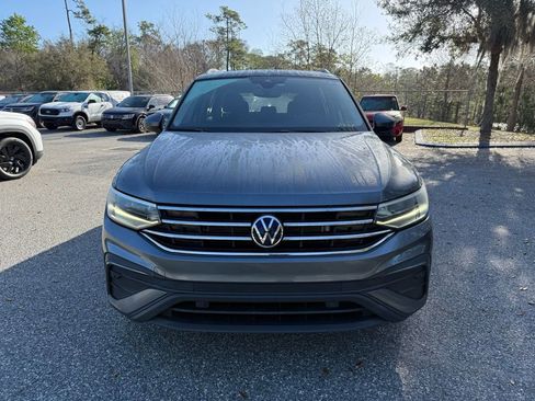 Used 2022 Volkswagen Tiguan SE image 2