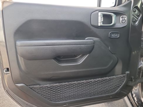 Used 2024 Jeep Gladiator Mojave AWD/4WD image 16