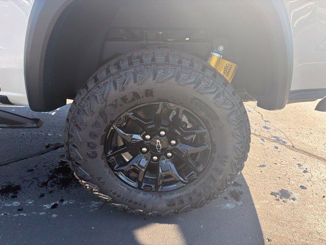 Certified 2026 Chevrolet Colorado ZR2 w/ Midnight Edition AWD/4WD image 9