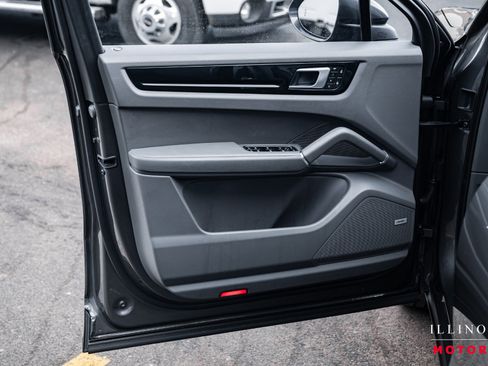 Used 2019 Porsche Cayenne S image 15