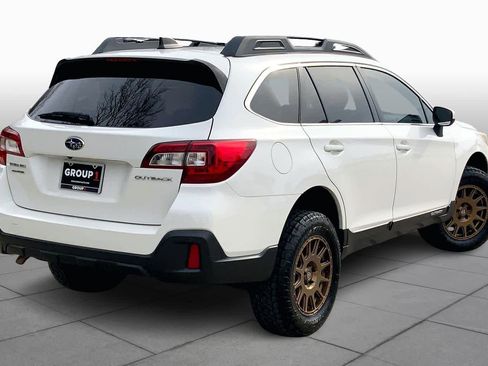 Used 2019 Subaru Outback 2.5i Premium image 12