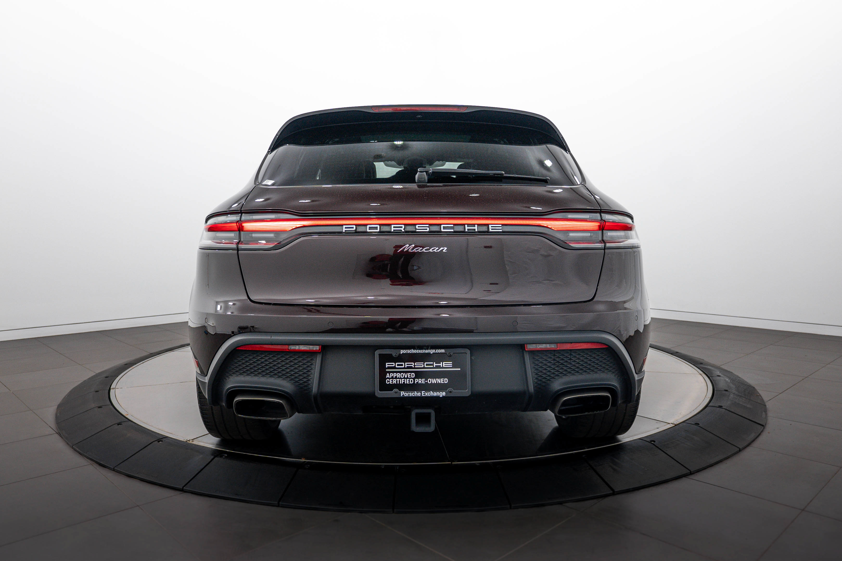 Certified 2023 Porsche Macan AWD/4WD image 6