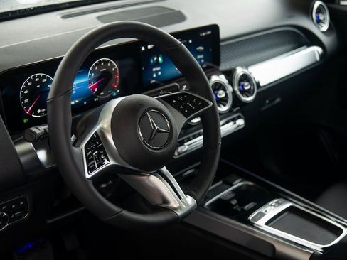 Certified 2025 Mercedes-Benz GLB 250 4MATIC image 34