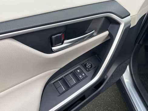 Used 2022 Toyota RAV4 XLE Premium image 46