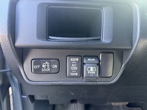 Used 2017 Toyota Tacoma TRD Sport w/ Tow Package image 18