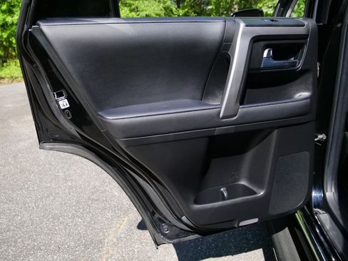 Used 2023 Toyota 4Runner Limited AWD/4WD image 28