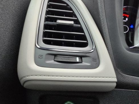 Used 2021 Honda HR-V LX image 40