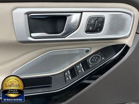 Used 2022 Ford Explorer Platinum w/ Class IV Trailer Tow Package image 8