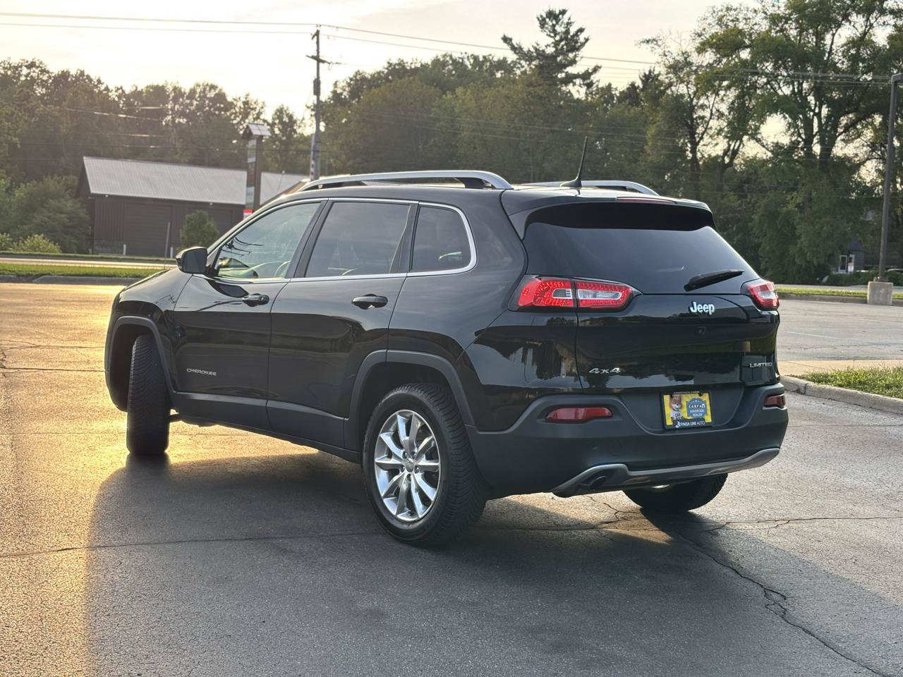 Used 2017 Jeep Cherokee Limited AWD/4WD image 6