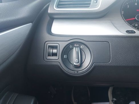 Used 2013 Volkswagen CC R-Line FWD image 21