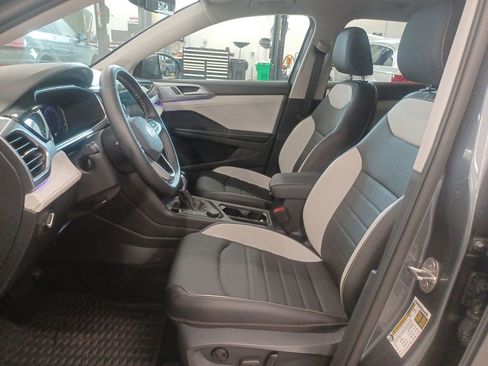 Used 2025 Volkswagen Taos SEL AWD/4WD image 10