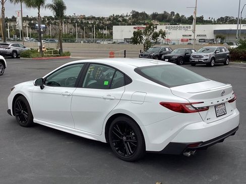 Used 2025 Toyota Camry SE image 7
