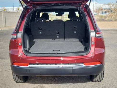 New 2025 Jeep Grand Cherokee Laredo image 27