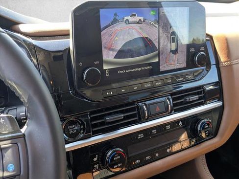 Certified 2025 Nissan Pathfinder Platinum image 16