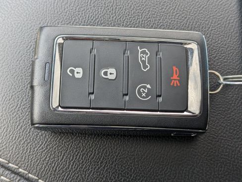 Used 2022 Jeep Grand Cherokee Limited image 32