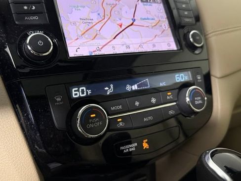 Used 2018 Nissan Rogue SL w/ Premium Package FWD image 22