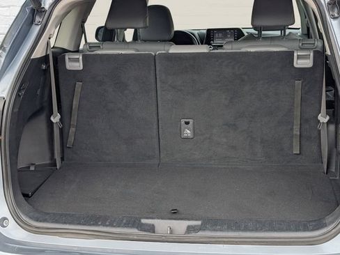 Used 2020 Toyota Highlander XLE FWD image 10
