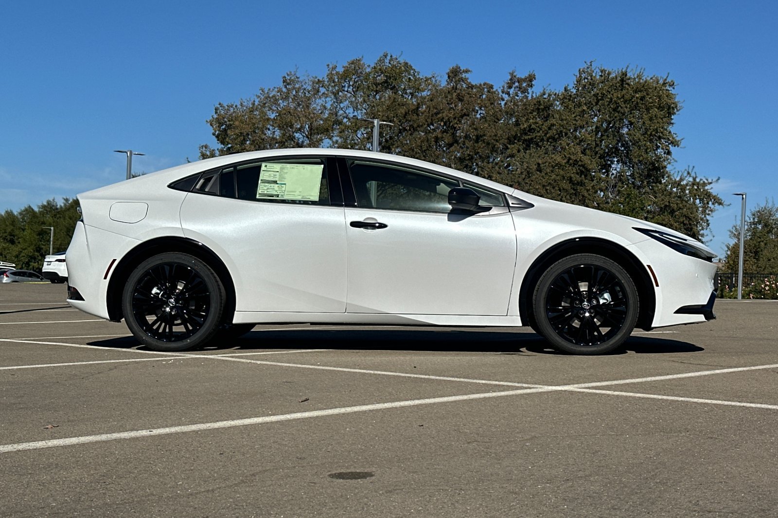New 2027 Toyota Prius Plug-In Hybrid FWD image 3