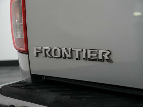Used 2014 Nissan Frontier SV w/ SV Value Truck Package RWD image 11