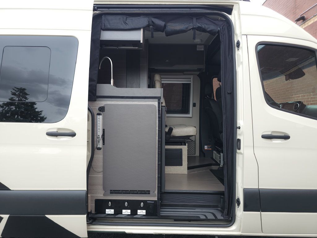 Used 2023 Mercedes-Benz Sprinter 2500 image 38