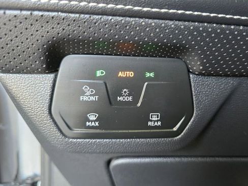 Used 2024 Volkswagen Atlas SE AWD/4WD image 17