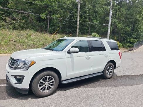 Used 2020 Ford Expedition XLT w/ Equipment Group 202A AWD/4WD image 6