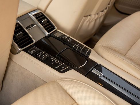 Used 2016 Porsche Panamera Edition image 36