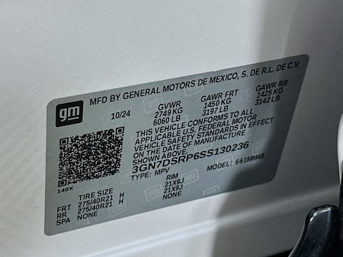 Used 2025 Chevrolet Equinox EV RS FWD image 12